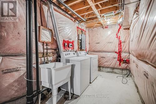 703 Courtney Valley Road, Mississauga, ON - Indoor Photo Showing Laundry Room