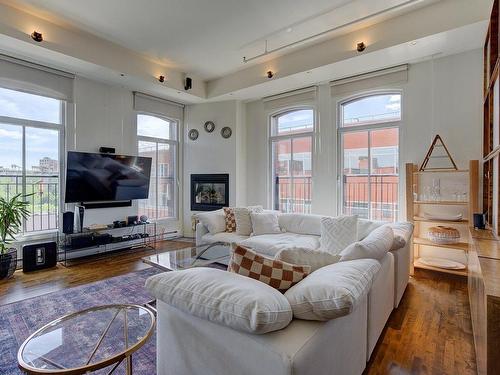 Salon - 607-50 Rue Des Soeurs-Grises, Montréal (Ville-Marie), QC - Indoor Photo Showing Living Room