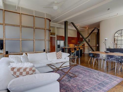 Salon - 607-50 Rue Des Soeurs-Grises, Montréal (Ville-Marie), QC - Indoor Photo Showing Living Room With Fireplace