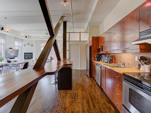 Cuisine - 607-50 Rue Des Soeurs-Grises, Montréal (Ville-Marie), QC - Indoor Photo Showing Kitchen With Double Sink