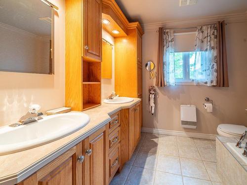 Bathroom - 532 Rue Legendre, Val-Des-Sources, QC - Indoor Photo Showing Bathroom