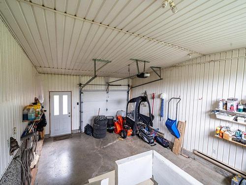 Garage - 532 Rue Legendre, Val-Des-Sources, QC - Indoor Photo Showing Garage