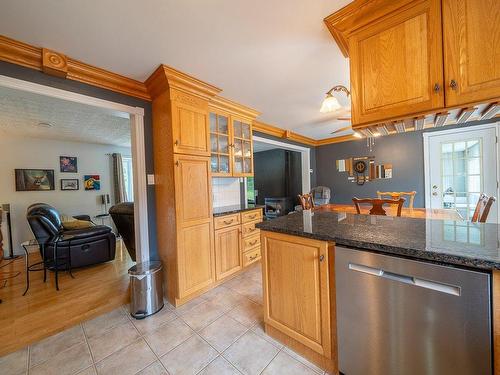 Kitchen - 532 Rue Legendre, Val-Des-Sources, QC - Indoor Photo Showing Kitchen