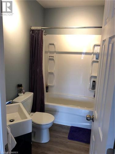 Apt #2 - 364-370 Mcintyre Street W, North Bay, ON - Indoor Photo Showing Bathroom