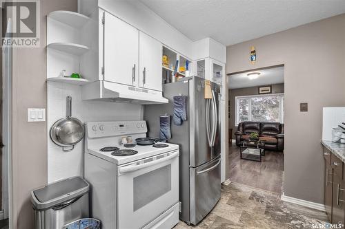 502 12Th Street Nw, Prince Albert, SK - Indoor Photo Showing Kitchen
