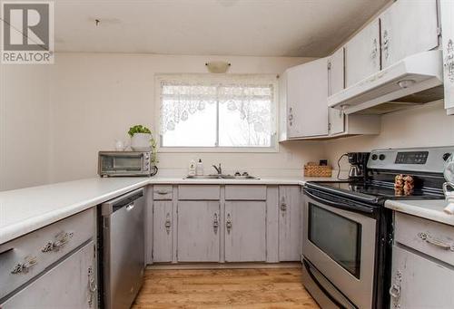 2611 Lakeshore Road, Vernon, BC - Indoor Photo Showing Kitchen With Double Sink