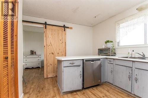 2611 Lakeshore Road, Vernon, BC - Indoor Photo Showing Kitchen