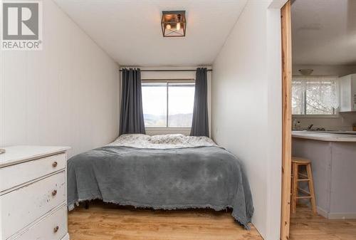 2611 Lakeshore Road, Vernon, BC - Indoor Photo Showing Bedroom