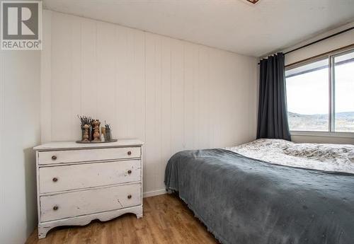 2611 Lakeshore Road, Vernon, BC - Indoor Photo Showing Bedroom