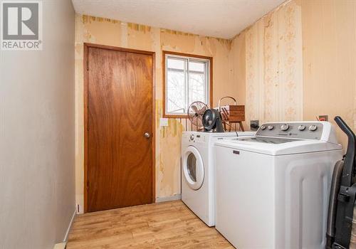 2611 Lakeshore Road, Vernon, BC - Indoor Photo Showing Laundry Room