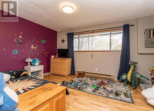 2611 Lakeshore Road, Vernon, BC - Indoor Photo Showing Bedroom