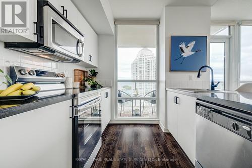 1602 - 15 Legion Road, Toronto (Mimico), ON - Indoor Photo Showing Kitchen