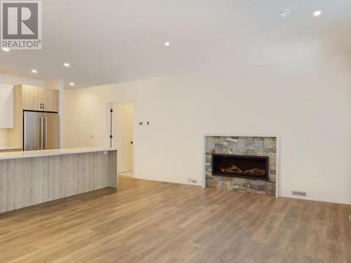 4076 Saturna Ave, Powell River, BC - Indoor With Fireplace