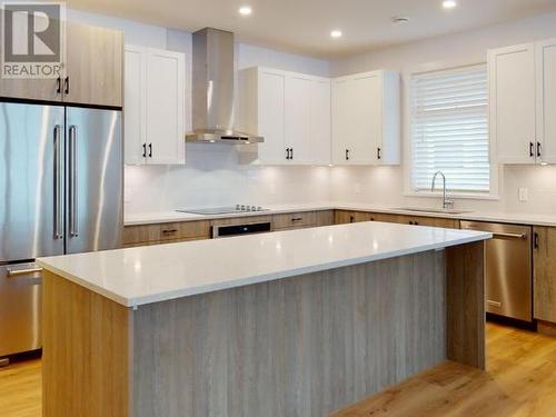 4076 Saturna Ave, Powell River, BC - Indoor Photo Showing Kitchen With Upgraded Kitchen