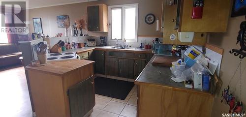 135 1St Street W, Leoville, SK - Indoor Photo Showing Kitchen With Double Sink