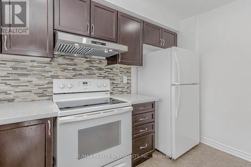 1 Little Minnow Road, Brampton (Northwest Brampton), ON - Indoor Photo Showing Kitchen