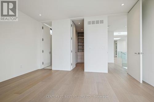 121 Cumberland Drive, Mississauga, ON - Indoor Photo Showing Living Room