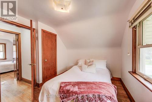 320 Highland Road E, Kitchener, ON - Indoor Photo Showing Bedroom