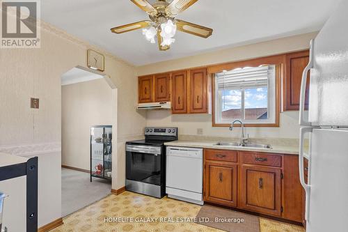 7451 Scholfield Road, Niagara Falls, ON - Indoor Photo Showing Kitchen With Double Sink