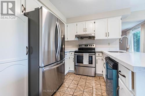 1134 Deer Run, Mississauga, ON - Indoor Photo Showing Kitchen