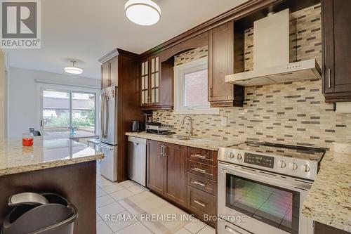 3645 Indigo Crescent, Mississauga, ON - Indoor Photo Showing Kitchen With Upgraded Kitchen