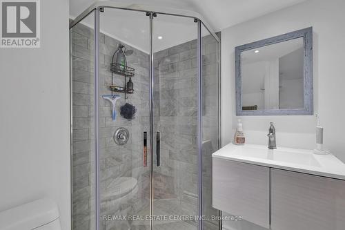 2394 Maryvale Court, Burlington, ON - Indoor Photo Showing Bathroom