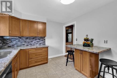 2394 Maryvale Court, Burlington, ON - Indoor Photo Showing Kitchen