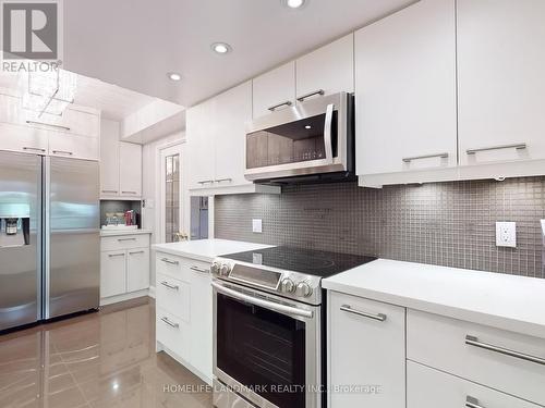 604 - 215 Wynford Drive, Toronto (Flemingdon Park), ON - Indoor Photo Showing Kitchen With Upgraded Kitchen