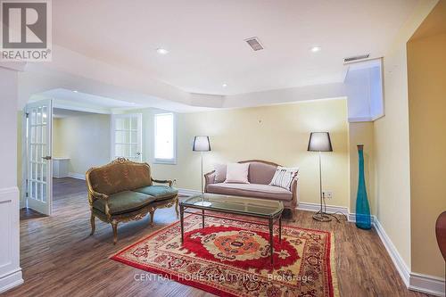 86 Beryl Avenue, Whitchurch-Stouffville, ON - Indoor Photo Showing Living Room