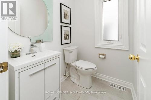 22 Edmund Crescent, Richmond Hill, ON - Indoor Photo Showing Bathroom
