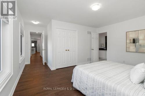 22 Edmund Crescent, Richmond Hill, ON - Indoor Photo Showing Bedroom