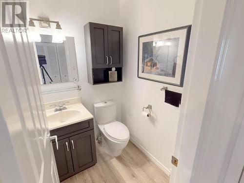 9081 Stager Road, Powell River, BC - Indoor Photo Showing Bathroom