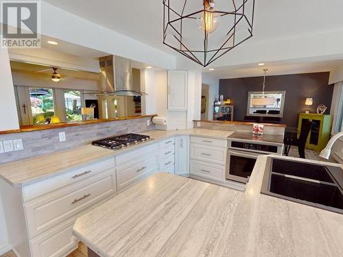 9081 Stager Road, Powell River, BC - Indoor Photo Showing Kitchen