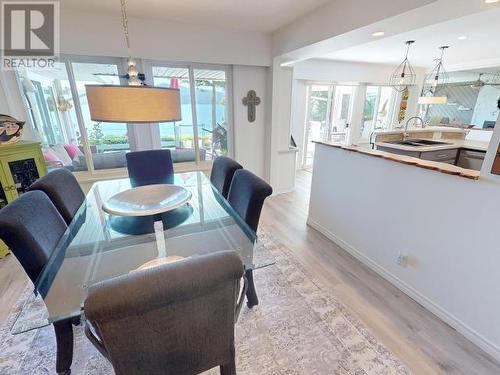 9081 Stager Road, Powell River, BC - Indoor Photo Showing Dining Room