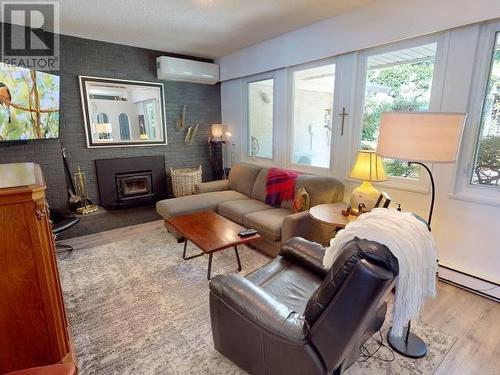 9081 Stager Road, Powell River, BC - Indoor Photo Showing Living Room With Fireplace