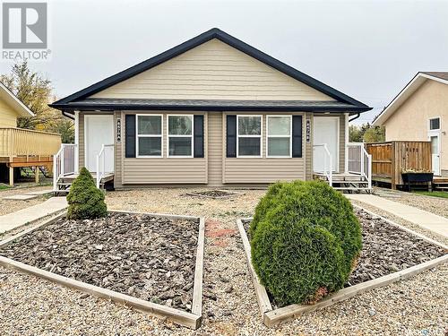 B 8470 Howard Avenue, Gull Lake, SK - Outdoor