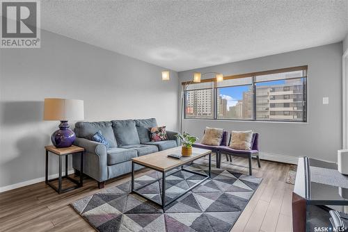 603 311 6Th Avenue N, Saskatoon, SK - Indoor Photo Showing Living Room