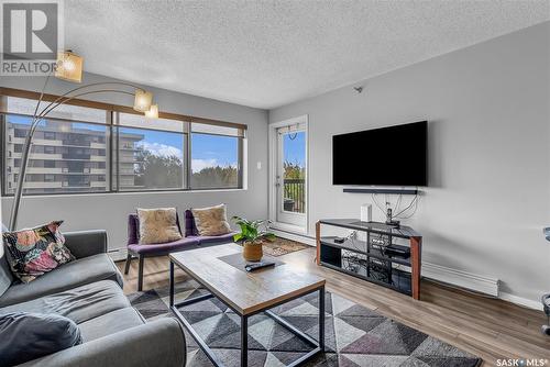 603 311 6Th Avenue N, Saskatoon, SK - Indoor Photo Showing Living Room