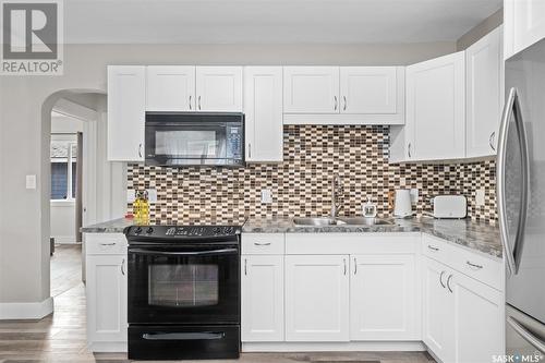 536 13Th Street E, Prince Albert, SK - Indoor Photo Showing Kitchen With Double Sink With Upgraded Kitchen