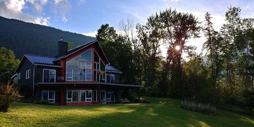 1067 Simmons Road, Creston, BC - Outdoor