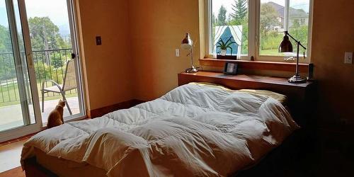 1067 Simmons Road, Creston, BC - Indoor Photo Showing Bedroom