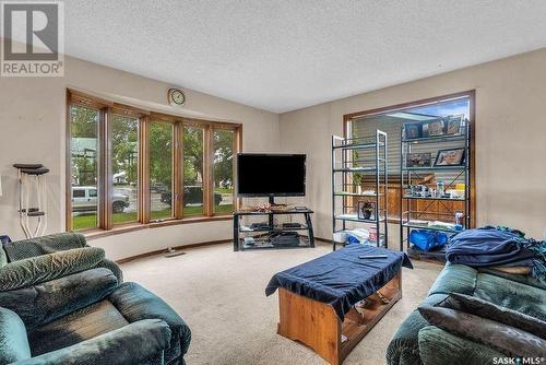 219 George Road, Saskatoon, SK - Indoor Photo Showing Living Room