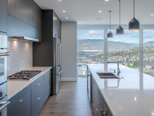 1112 Syer Road, Penticton, BC - Indoor Photo Showing Kitchen With Double Sink With Upgraded Kitchen