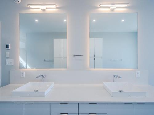 1112 Syer Road, Penticton, BC - Indoor Photo Showing Bathroom