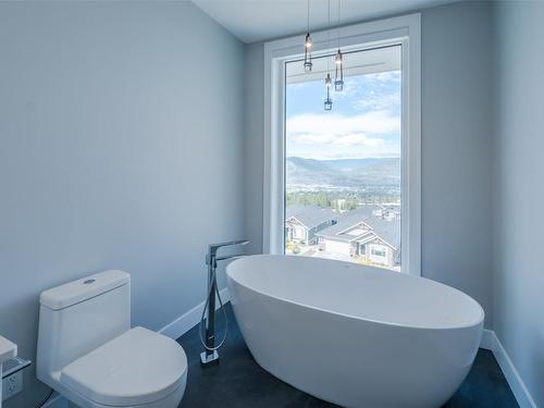 1112 Syer Road, Penticton, BC - Indoor Photo Showing Bathroom