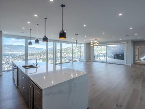 1112 Syer Road, Penticton, BC - Indoor Photo Showing Kitchen With Upgraded Kitchen