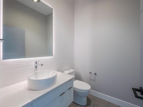 1112 Syer Road, Penticton, BC - Indoor Photo Showing Bathroom