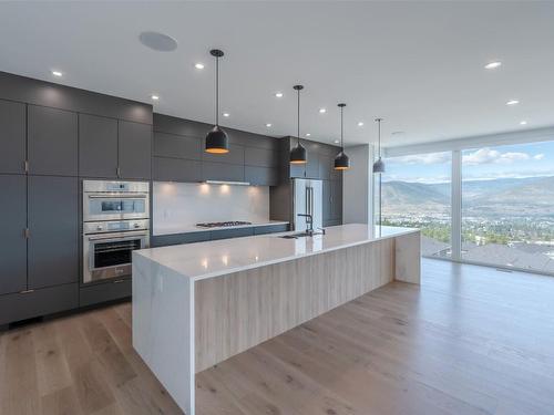 1112 Syer Road, Penticton, BC - Indoor Photo Showing Kitchen With Upgraded Kitchen