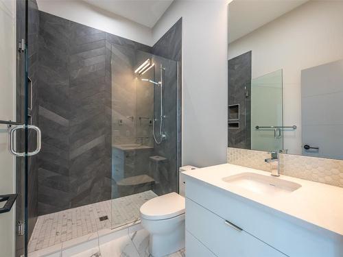 1112 Syer Road, Penticton, BC - Indoor Photo Showing Bathroom