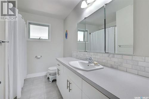 3347 Queen Street, Regina, SK - Indoor Photo Showing Bathroom